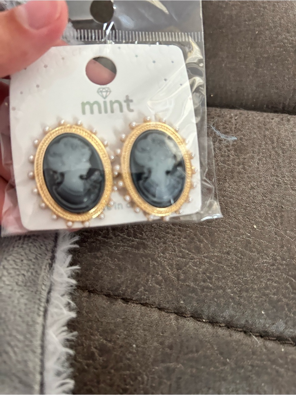 5/$25 Mint Black Cameo Oval Earrings with Gold and Pearl Accents